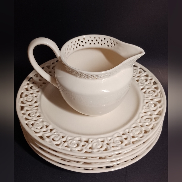 6p. lace edge set by I.Godinger & Co.: 4 dessert plates, creamer & 4-cup teapot - Picture 8 of 11